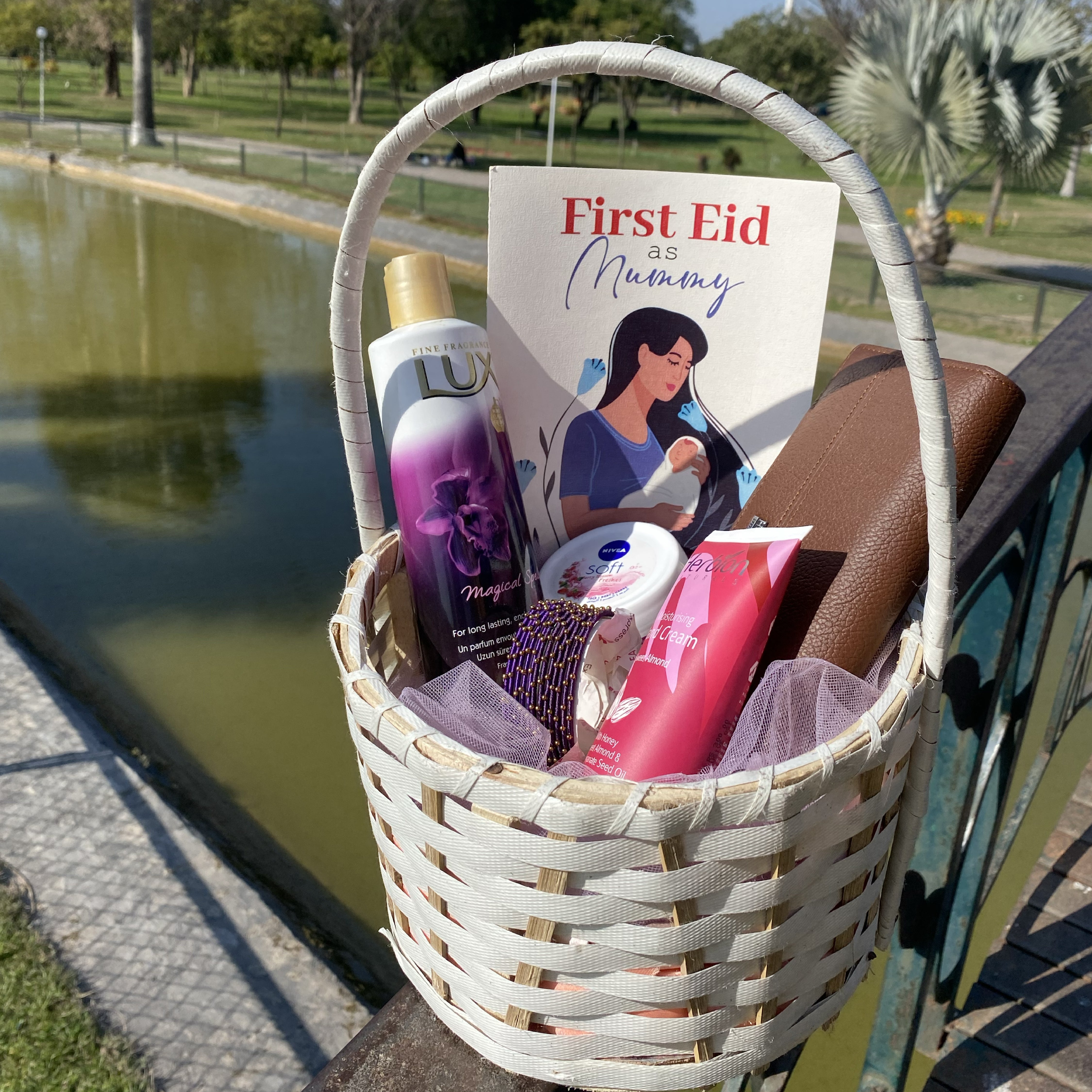 Feminine Eidi Main image